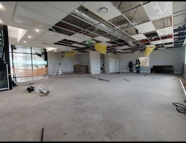 2,208M² WAREHOUSE TO LET IN AIRPORT PARK